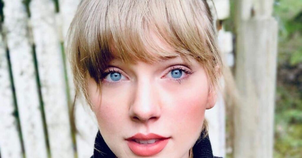 What Color Are Taylor Swift's Eyes
